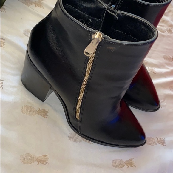 Black booties zipper detail - Picture 1 of 2